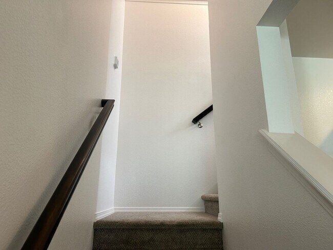 Building Photo - 3 Bedroom plus Loft For Rent! Victory Sout...