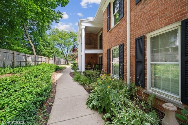 Building Photo - 520 Shorely Dr
