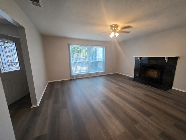Building Photo - 3221 Dreeben Dr