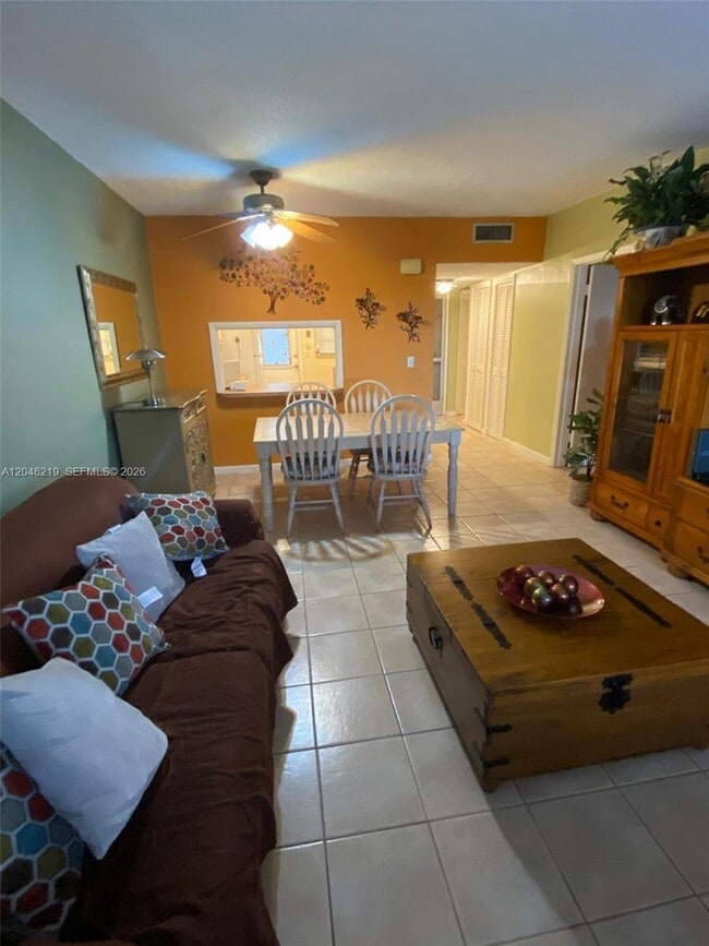 Building Photo - 330 SE 2nd St