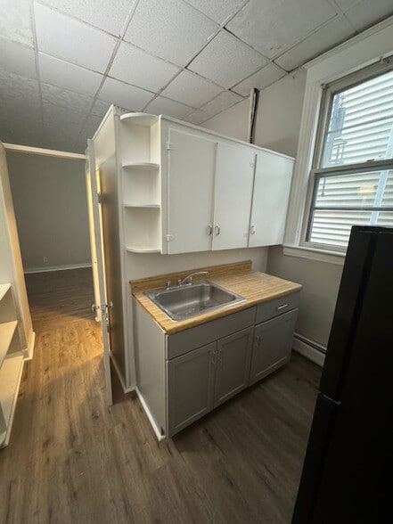 Building Photo - 1099 S Clinton Ave