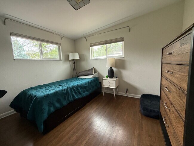 Building Photo - Stylish Mid-Century Modern Retreat in Litt...