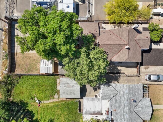 Building Photo - 1812 El Monte Ave