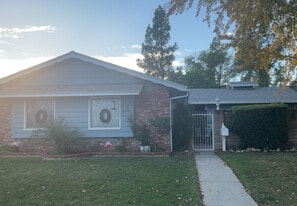 Building Photo - 10927 Woodley Ave