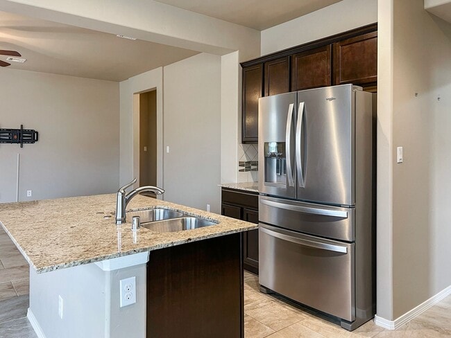 Building Photo - Modern 3 Bed 2 Bath Home - Pet Friendly!