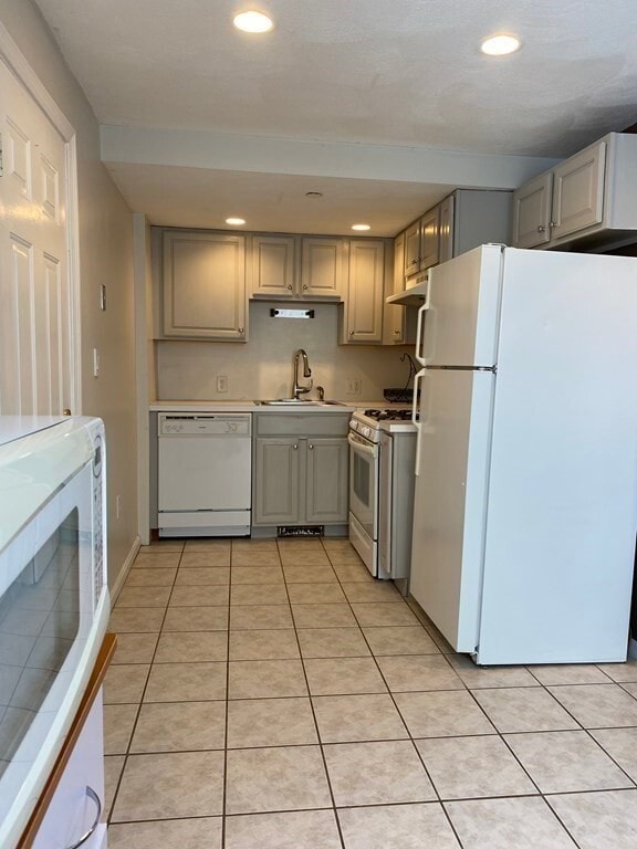 Building Photo - 834 Main St