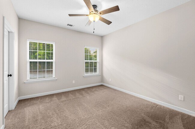 Building Photo - 302 Dorn St