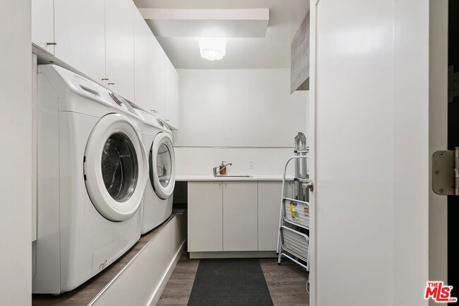 Building Photo - 3729 Reklaw Dr