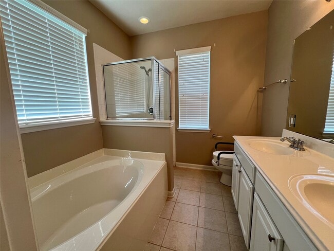 Building Photo - 12918 Meadow Springs Dr