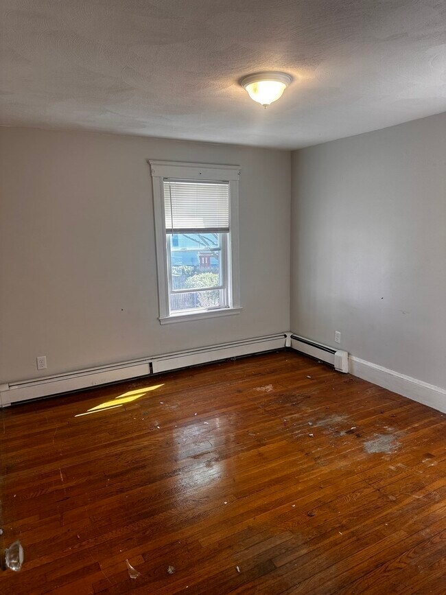 Building Photo - 62 Willow Ave