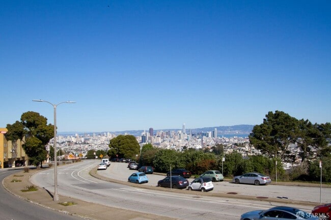 Building Photo - 184 Portola Dr