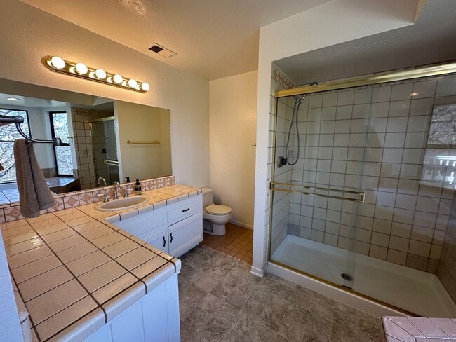 Building Photo - Gorgeous Multilevel 4 Bedroom 2.5 Bathroom Home on Acreage