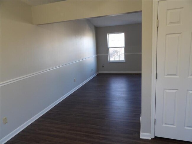 Building Photo - 3060 Lansdowne Ln