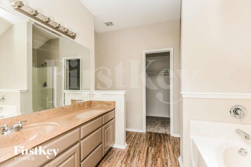 Building Photo - 5829 Parkview Hills Ln