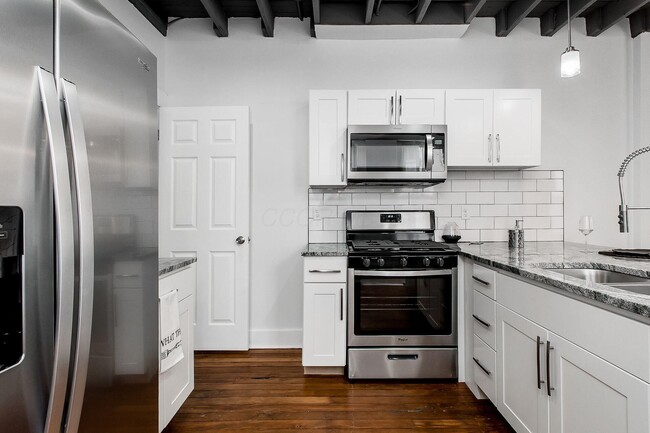 Building Photo - 1013 E Rich St