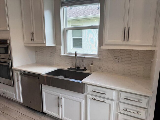 Building Photo - 7298 Bluestem Ct