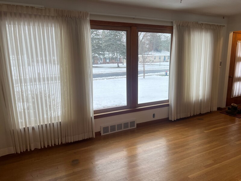 Building Photo - 6564 Oakwood Dr