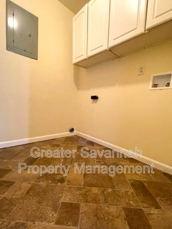 Building Photo - 320 Chatham Villa Dr