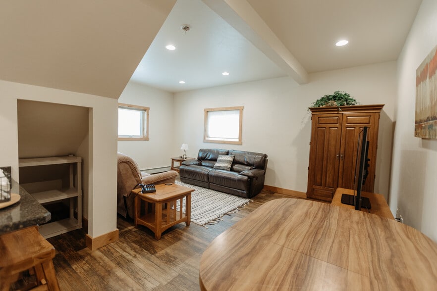 Building Photo - 120 Lasso Ln