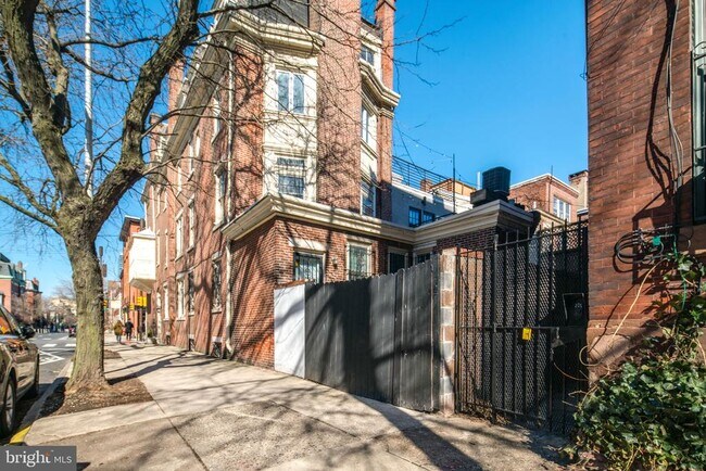 Building Photo - 2132 Pine St