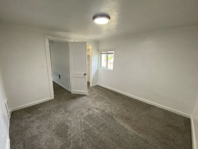 Building Photo - 452 Alder St