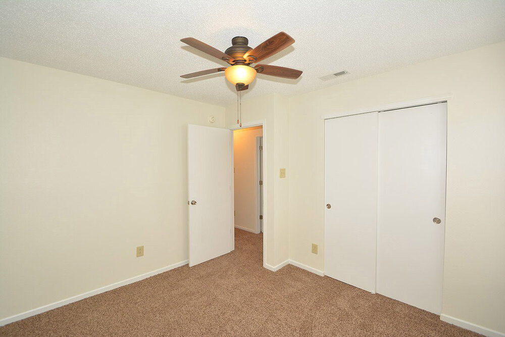 Building Photo - 8561 Bluff Point Dr