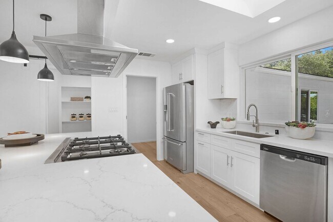 Building Photo - Fully Renovated Orinda Home for Rent, Avai...