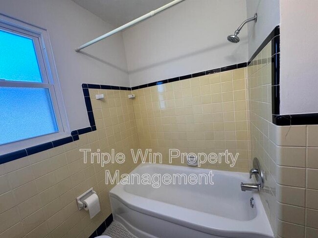 Building Photo - 6403 Inlet Ct