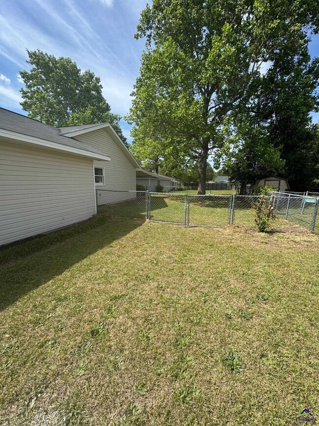 Building Photo - 700 Fieldstone Rd