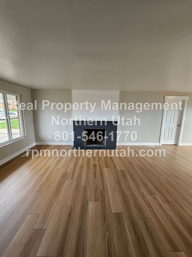 Building Photo - 4 Bedroom 3 Bath Home Now Available in Roy!