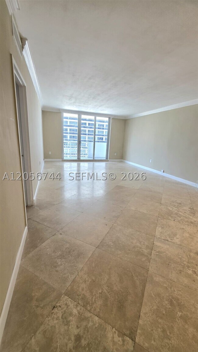 Building Photo - 5825 Collins Ave