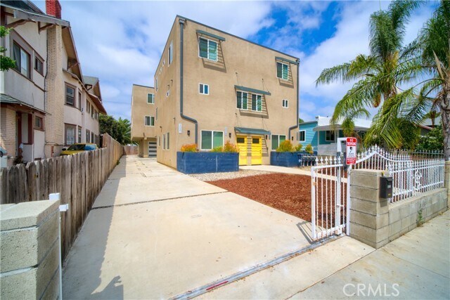 Building Photo - 3019 Raymond Ave