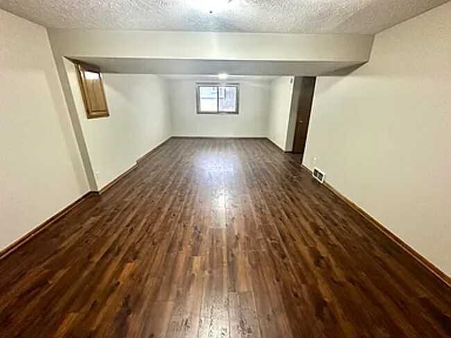 Building Photo - 1317 N 159th St