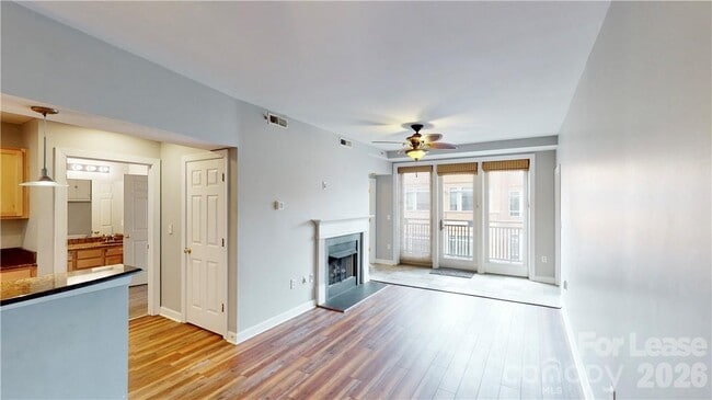 Building Photo - 718 W Trade St