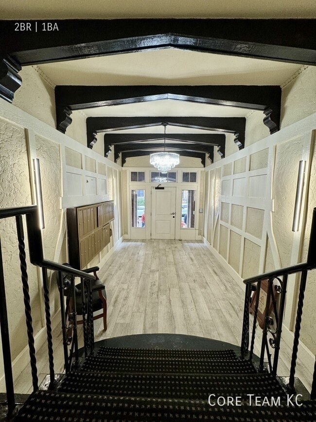 Building Photo - 710 W 48th St