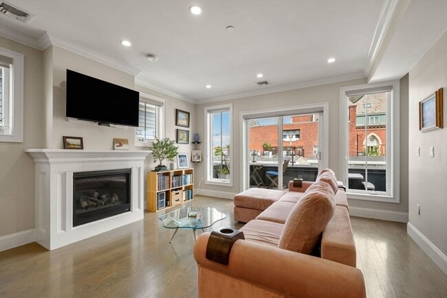 Primary Photo - 205 W 8th St