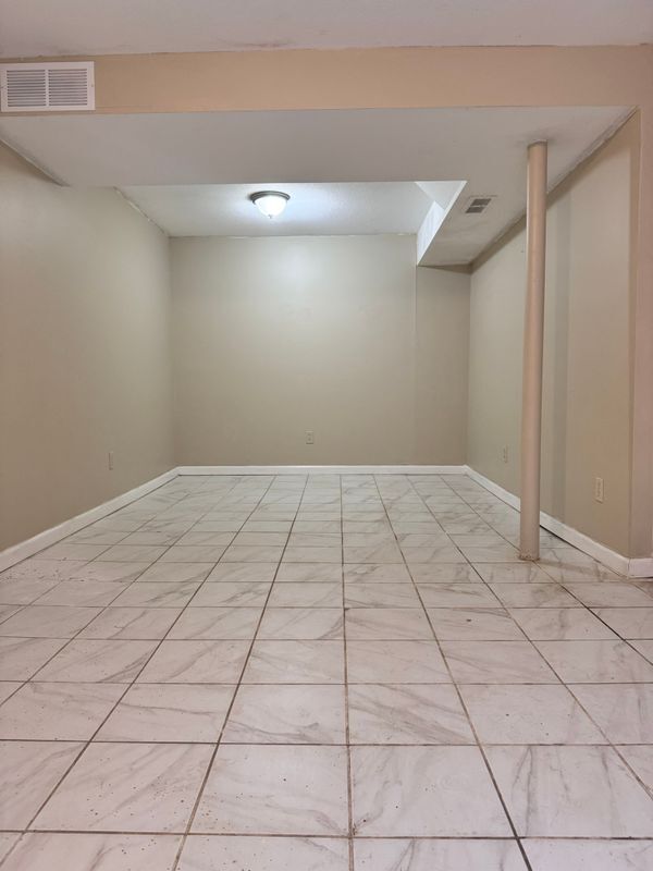Building Photo - 3770 Brewster St