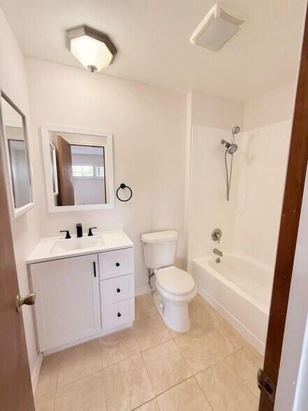 Building Photo - 387 Knox McRae Dr