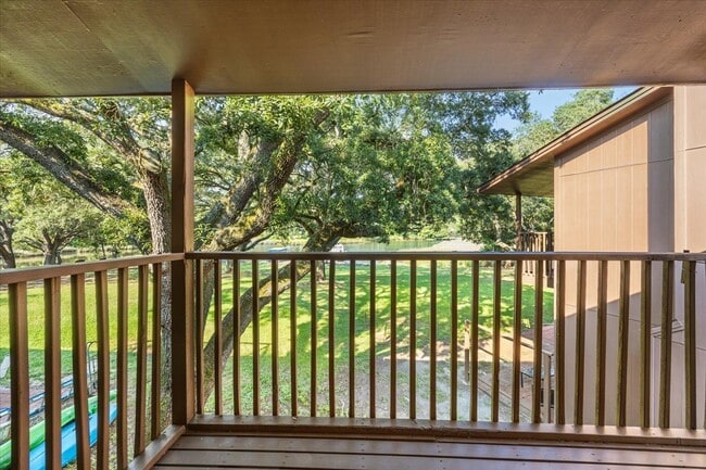 Building Photo - Beautiful Water-View 2BR/2BA Townhome – Flexible Leases, Pet Friendly, and ½ Off Deposit for Acti...