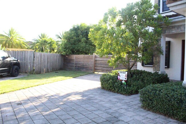 Primary Photo - 25096 SW 118th Ave