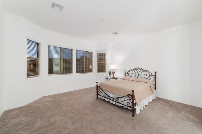 Building Photo - Beautiful home in Gated Dove Mountain Comm...