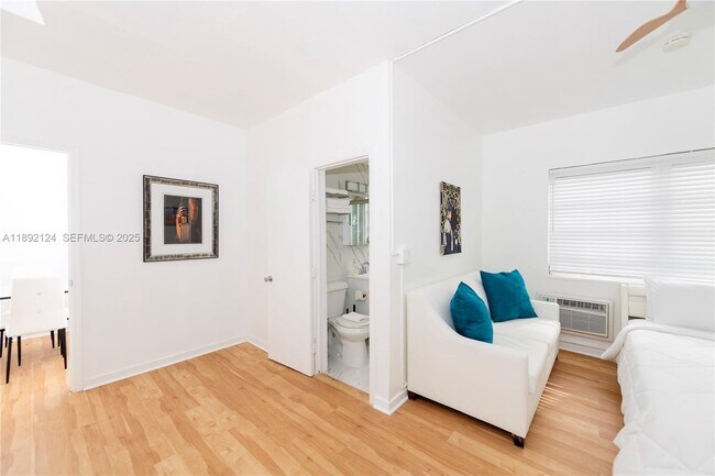 Building Photo - 545 Michigan Ave