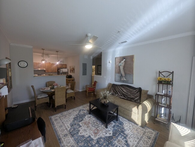 Building Photo - 400 Bucksley Ln