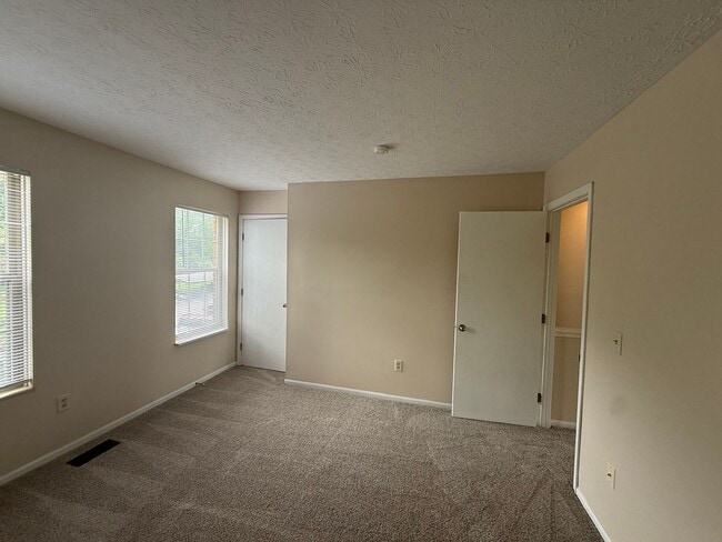 Building Photo - 5931 Shadow Lake Cir