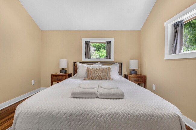 Building Photo - 23120 Bates Rd