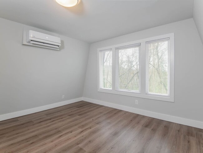 Building Photo - Asheville Duplex Rental-Oakley Area