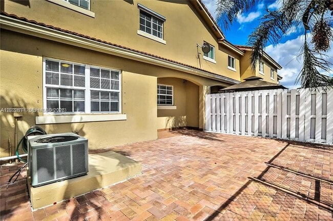 Building Photo - 15870 SW 69th Ln
