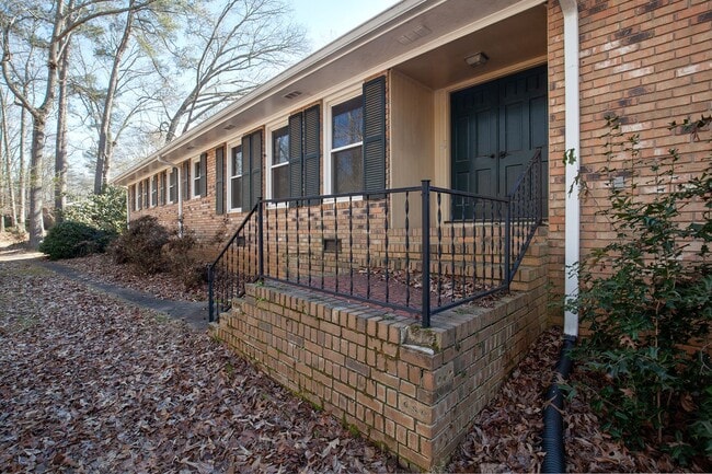Building Photo - Spacious 4bd/2.5ba Ranch w/ Two-Car Garage & Large Basement and Screened Porch!