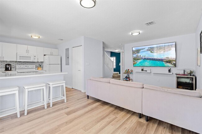 Building Photo - Franky home FL City