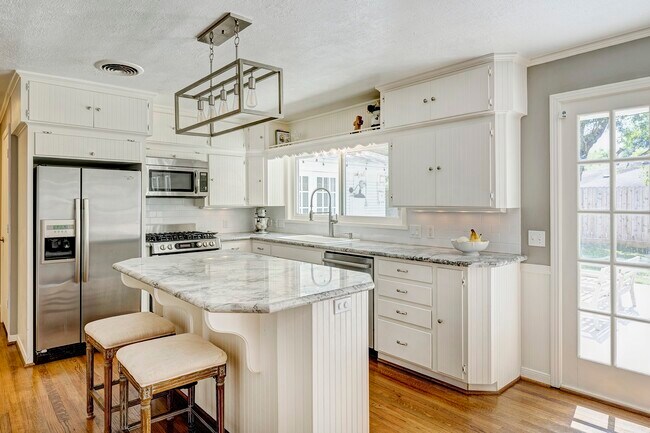 Building Photo - 3511 Broadmead Dr